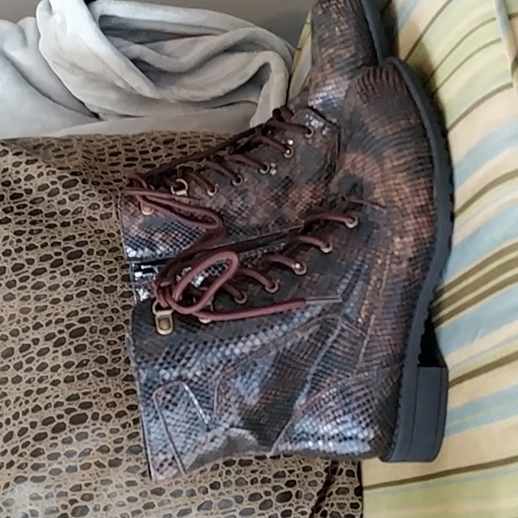 NWT White Mountain‎ Women's Combat Boots Size 6 – Faux Snakeskin Steampunk - Picture 1 of 7
